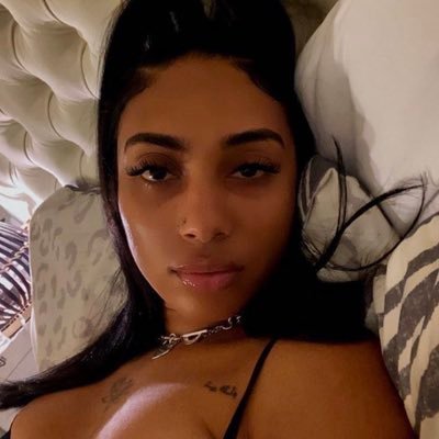 WETTERF0RBAE's profile picture. Just think of me as the pages in your diary. 📕