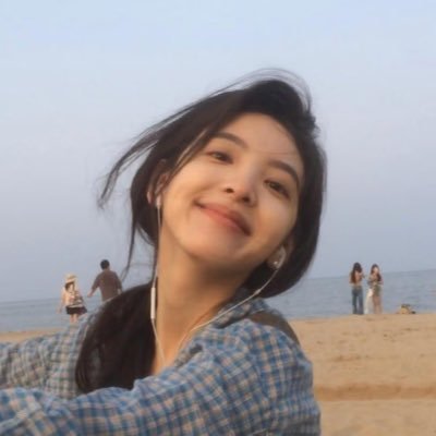 onyourjane's profile picture. work for living and living for food 🐕🫶🏻 ◌ ◌ 🐶🍯🥑🥦𓎭♡̷