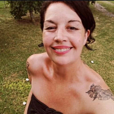 Ex_MonaS's profile picture. Basada en hechos reales 
Bien educada y mal aprendida.
Boca sucia. Genero sonrisas , aunque mi humor es malo.🦷🤓😬