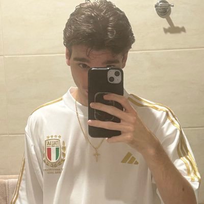 thasdaug's profile picture. @juventusfc 🖤🤍💎 POGBACK