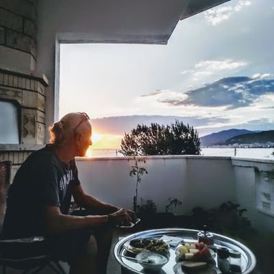 attila_ylcn's profile picture. ❤🤍M.K.Atatürk 🇹🇷 G.Saray 💛❤ 
Biz başka severdik,O yüzden başka sevemedik....Nazım Hikmet 🦂🎸🤘🍺⚡   Le Cordon Blue ve Colinary Arts Academy mezunu 🎋Ateist