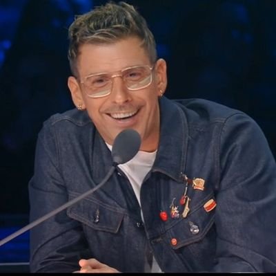 redclodias_'s profile picture. 27; scrittura, matita, film, arte 🩵

Nick Miller: man of my life!
Sandman: best fantasyseriestv
Metabbani RULES
22/09/17 - 27/02/20 ☀️
12/02/19 - 05-09-21 🌙