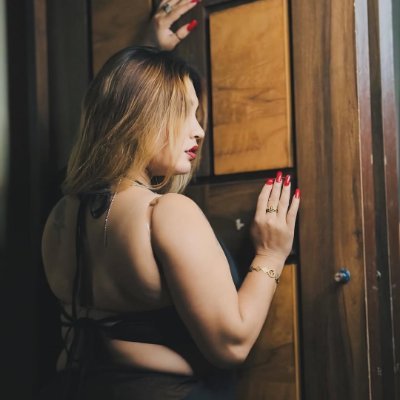 kavitabhabhi29's profile picture. Thodi Sanskari… thodi Sansani 😈
DM में मत घुसना, नशा संभाल नहीं पाओगे,