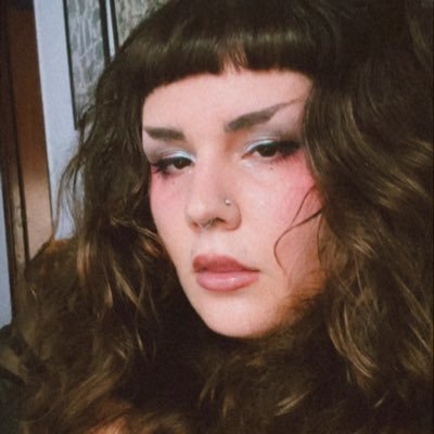 irisutattoo's profile picture. Tatuadora desquiciada con la lectura y los videojuegos. Cada día odio más la sociedad. Hago merch del cosmere y cosas guays 😈