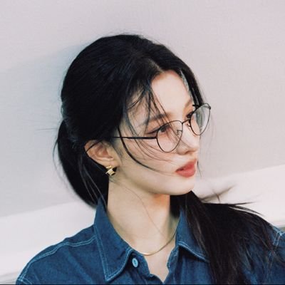lilszh's profile picture. random tweets 💬 | mostly talking about webtoon, drama and about SM's idols