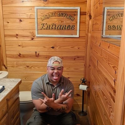 ConfusianX's profile picture. Gamer of @ClashofClans TH16