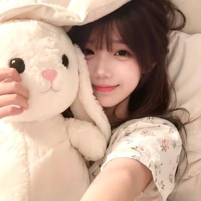 missskinybunny's profile picture. #edtwt 🪽 | hw: 88 | cw: 77 | gw: 60 | ugw: 50 | 174 cm | 24 años |⋆｡ﾟ☁︎｡⋆｡ ﾟ☾ ﾟ｡⋆