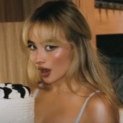 lanasellie's profile picture. 