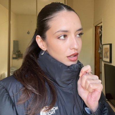 miakshm's profile picture. nonchalant