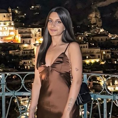 simrxn22's profile picture. insta: simrxn22