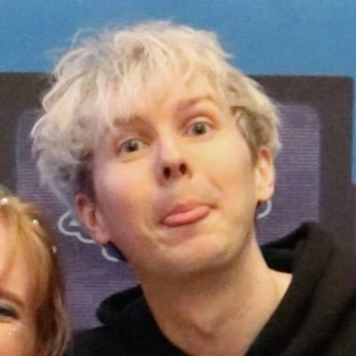 girllvshy's profile picture. 🐥