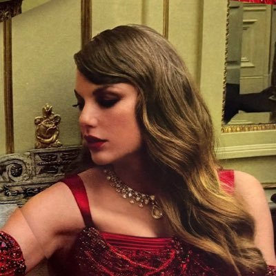 swift_potter's profile picture. Millennial. OG Potterhead & Swiftie.
