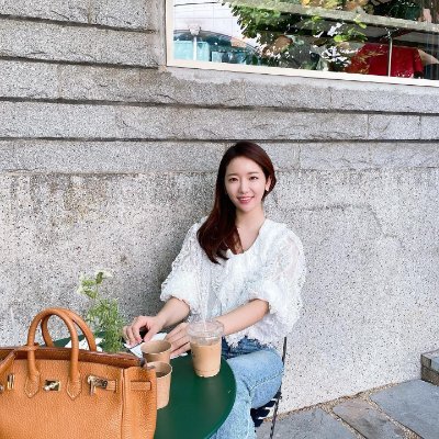 Tina_chen6's profile picture. Being yourself is the most captivating scenery