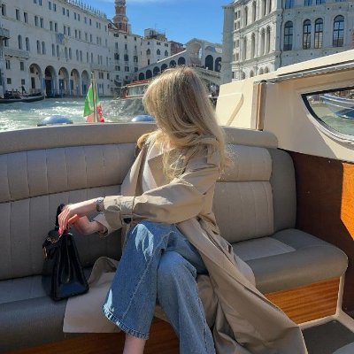 amelia12z's profile picture. Elegance confidence, and a little bit of chaos