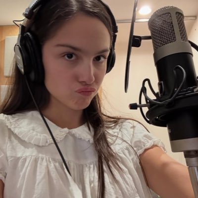 lacyfeels's profile picture. katseye lovebot