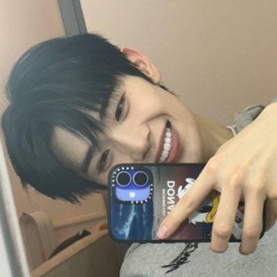 FL0WERRYTHM's profile picture. who is Kim Taerae