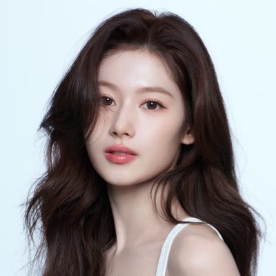 withminatozaki's profile picture. #sana: me and nayeon unnie have a proper kissing relationship, don’t we?