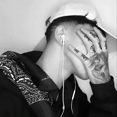 privsdohugo's profile picture. 