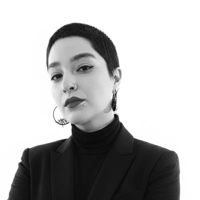 lonely_lobat's profile picture. قرمزی موی سابقِ خیالبافِ مُلَوَّنِ پرتناقض که دوست داره نگاهشو ثبت کنه.