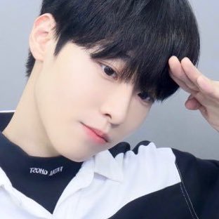 825signal's profile picture. i am here to make a timeline so seongmin