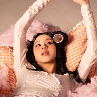 pinkhaoz07's profile picture. we can make history, yes, i know that. 🩵 I will never shut up about seeing evnne live. 이본 is 7. 제베원 is 9. my account is a multistan mess