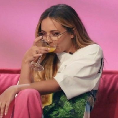 nataes4urita's profile picture. grazie per la tesi, ma chi cazzo te l’ha chiesta?