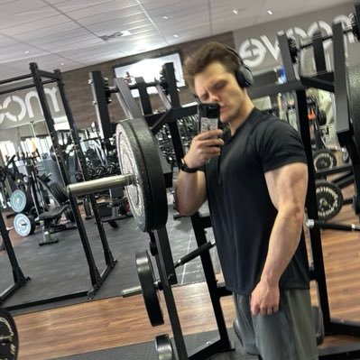 Kyco__'s profile picture. Ex Competitive R6 Player | Brother from another mother @DrDropShot007 |