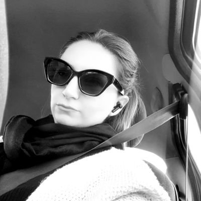 hamoontoole's profile picture. سایکوتراپیست,،عاشق بوی‌کتاب,گل یاس و بهارنارنج،دوستدار درخت ارغوان، دیوانه‌ی فرش‌ ایرانی،طرفدار خانه‌های قدیمی و روشن با پنجره های بلند