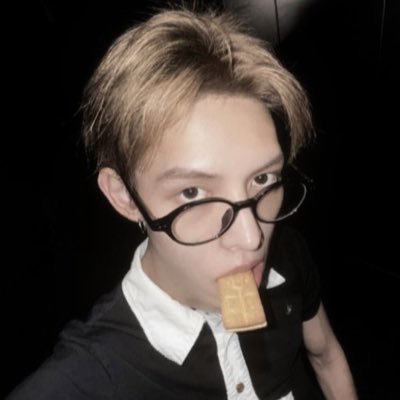 fisiphaol's profile picture. kinda #studytwt 🏵 last year of shs | ㅇㅅㅇ polgov stud wannabe 🧡