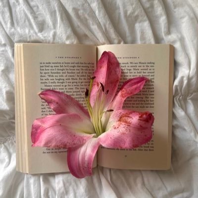 nf_eu7's profile picture. ألهَو وعَينايَ بين النّوم والسَّهر وأبدو كَشخصين مَهزومٍ ومنتَصِر