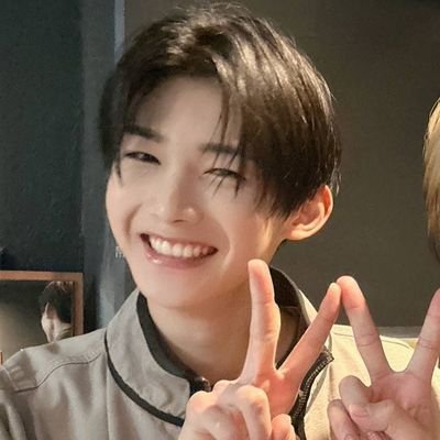 tyunown's profile picture. paradadura lover 🐦
mylena  duda   anna e marcella  meu porto seguro🫂