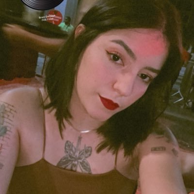 RebecaaSuzana's profile picture. Comento nos de twitts e saio silenciando 🫦