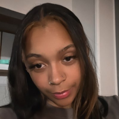 symmoooneee's profile picture. 