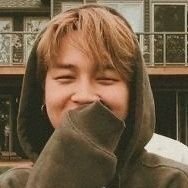 iwonrosaaa's profile picture. @juicyrosaaa 🍣 • using data and wifi