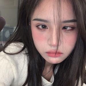 pronhub23's profile picture. 我等霜叶红透山野，你牵起我的手，脚步踏过落叶，声响都是诗。