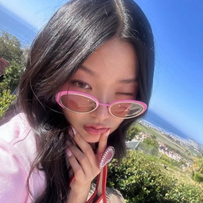 mycatzeye's profile picture. 