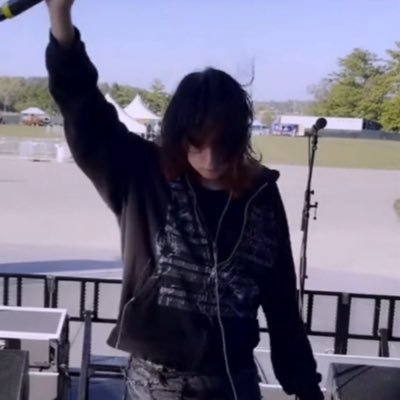 2Bird1Seed's profile picture. 16 he/him music draw