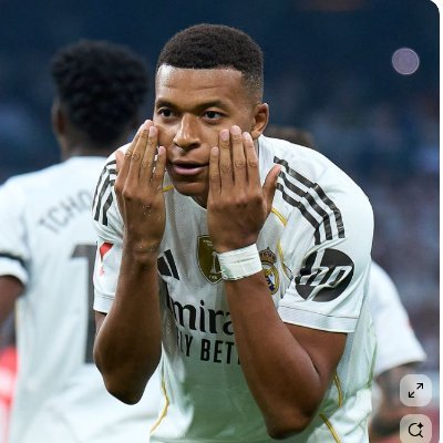 fenixxcfc's profile picture. Jugador de clubes pro ⚽/ CARR en @bananoesport  🚀