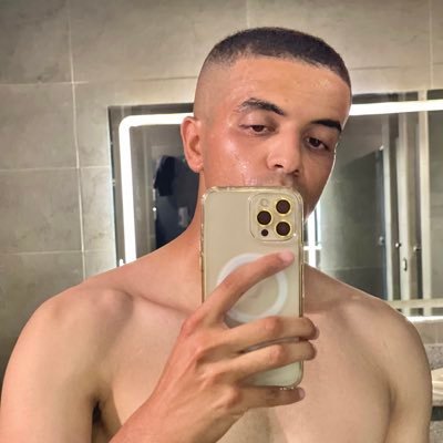 AMR7HALED's profile picture. وما الدهر إلا من رواة قصائدي إذا قلت شعراً أصبح الدهر منشداً