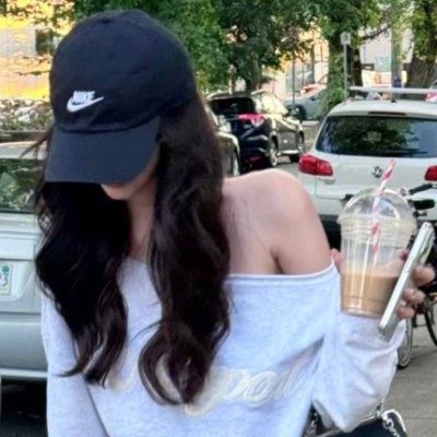 oluyinkarose's profile picture. 🌞 Be the light that brightens someone’s day. 🌟