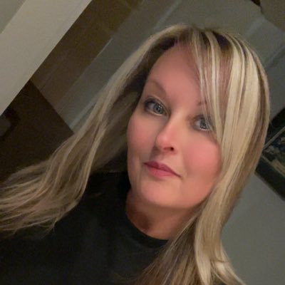 Bfly1972's profile picture. Nurse Manager/Clinical CoOrdinator🚑 Road Racing Marshal on the Isle of Man 🇮🇲🦺🩺🏍️ Dog Mum 🐾 In somnis Avolavimus 🦋The universe rewards the brave💙🏁