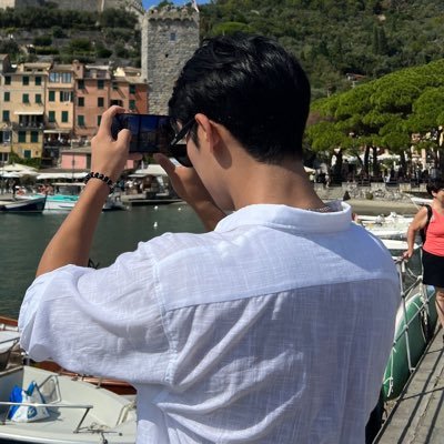 muewiz's profile picture. “i love you. i will never not love you.”