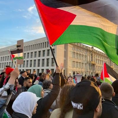 bs17065's profile picture. God ✝️ firs 🇵🇸 From Gaza Palestinian Journalist and political analyst. 
Ex @BBCWorld Corespondents in Gaza. 
15 years of experience Cause and Me