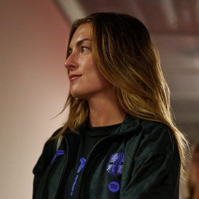 monanasbing's profile picture. 29 - she/her - get the fuck out scurnacchiata