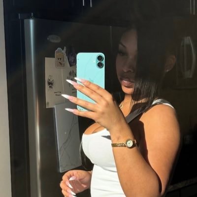 scarlethjanes2's profile picture. I’m available for hook up