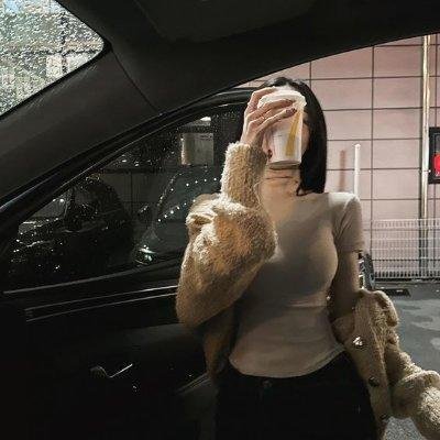 LiviaL89189's profile picture. ギャルだけど甘いです/友達欲しいです/明らかにでかいです/裏アカだう