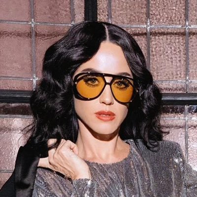 simonsl4y's profile picture. ✨