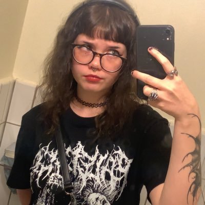 iiiredhair's profile picture. i fw music | she / her — 2005 .