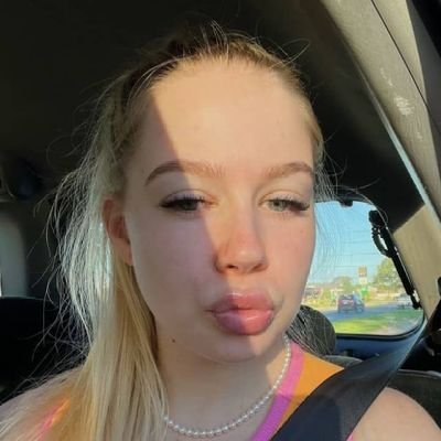 MilliRhenz93020's profile picture. separated