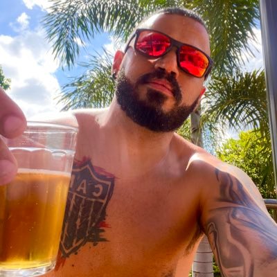 thiagocanto_'s profile picture. Atleticano saco roxo, filho da simplicidade, filósofo de boteco, amante de futebol, cerveja, pagode e Tupac Shakur. @atletico @realmadrid @2pac